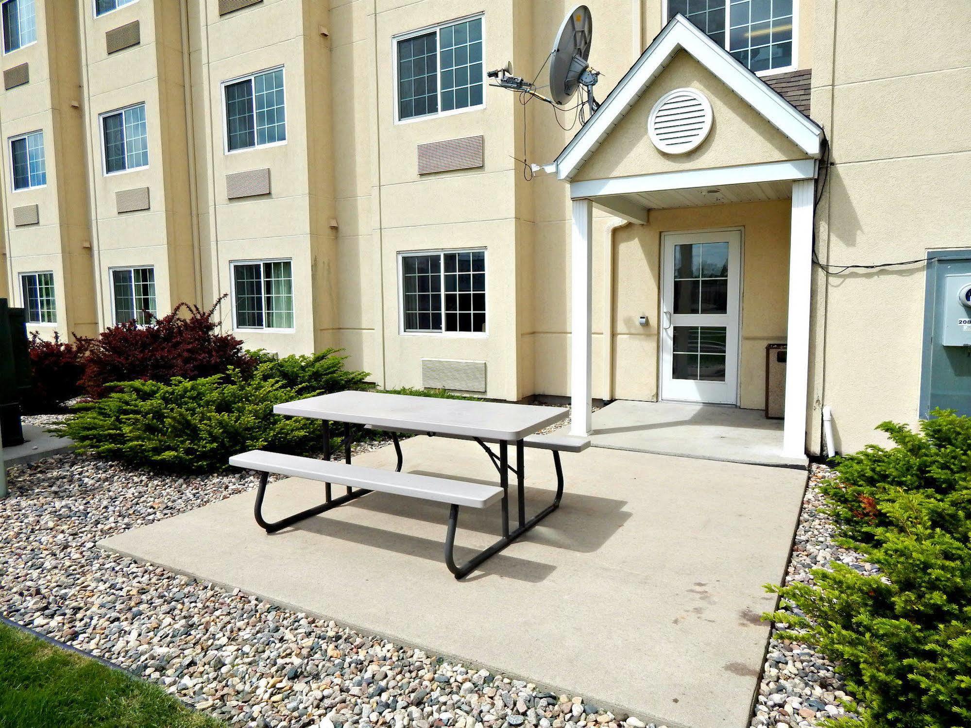 Microtel Inn & Suites By Wyndham Mankato Bagian luar foto